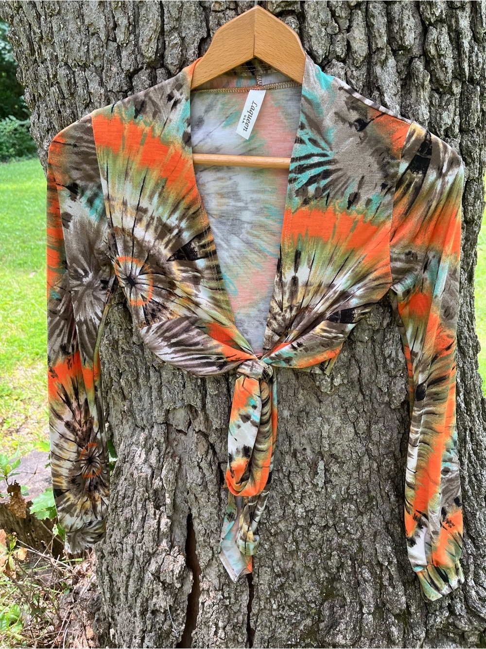 ⭐️Laqueen Front Tie Shrug in size S